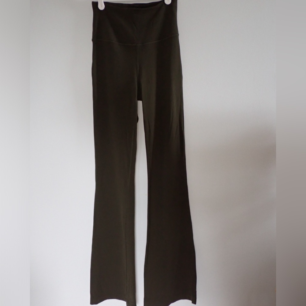 Lululemon Groove Super-High-Rise Nulu Flared Pant Regular Size 4 in Dark Olive